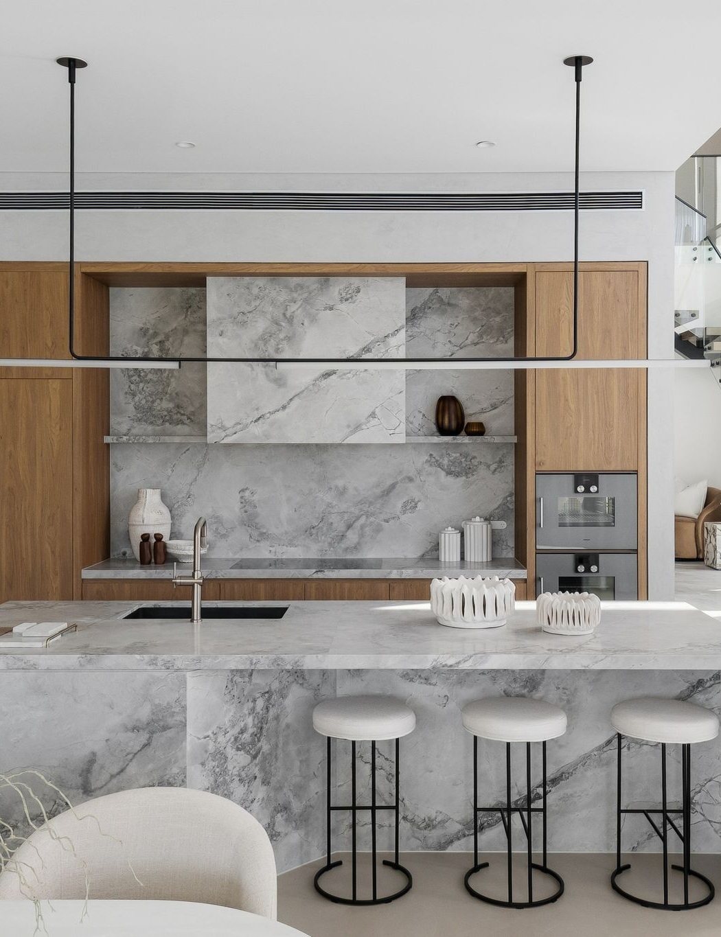 Oak kitchen with full-height stone